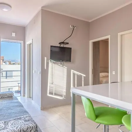 Paradiso, No 7 Apartment *